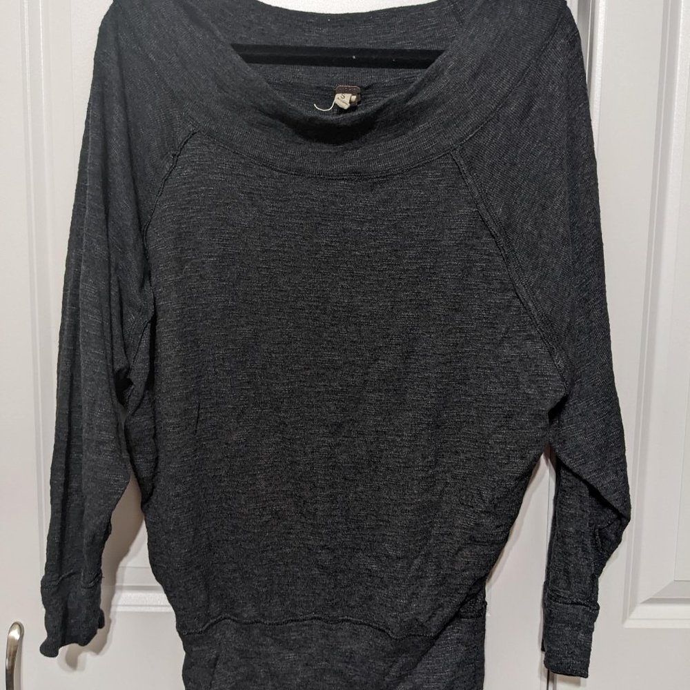 We The Free Long Sleeve Wide Swoop Neck Grey Shirt Size Small